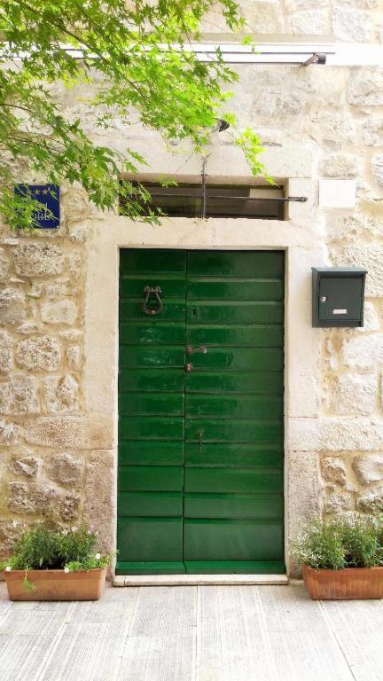 Rooms Livia Trogir Eksteriør bilde