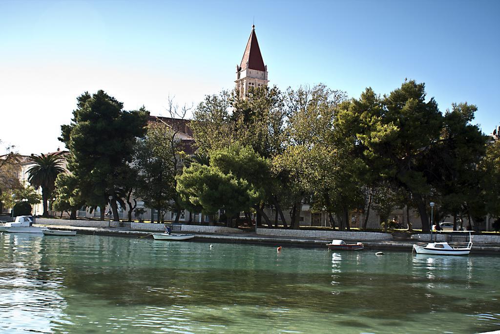 Rooms Livia Trogir Eksteriør bilde