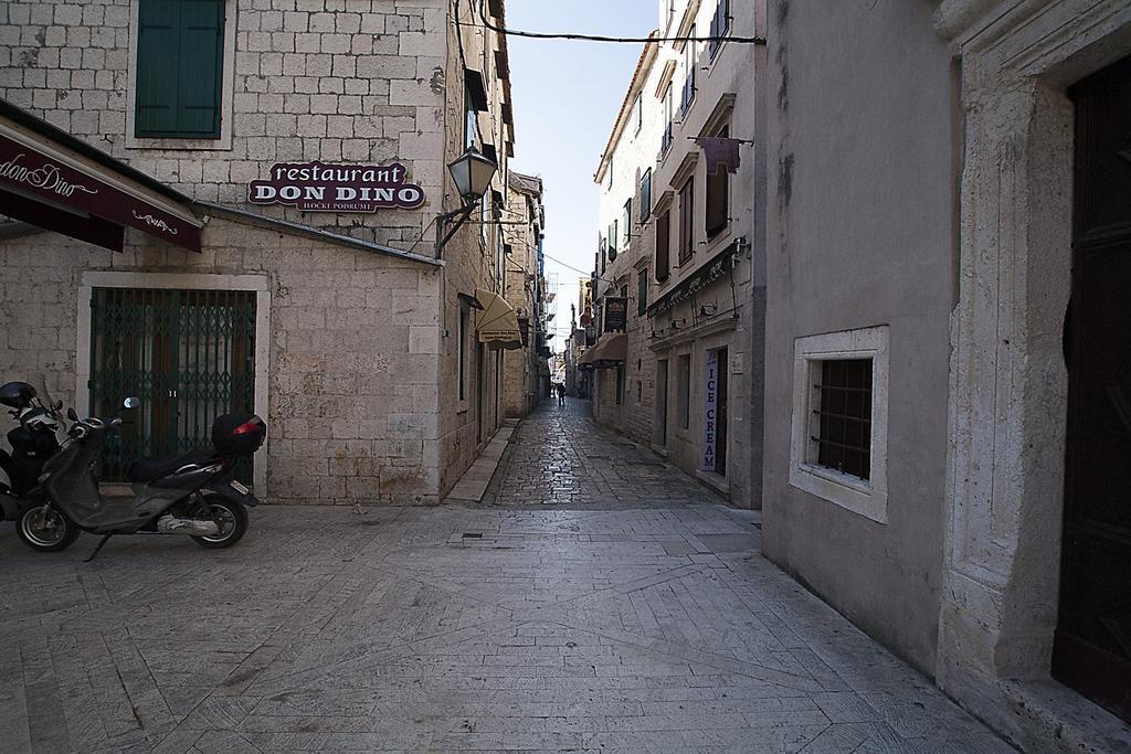 Rooms Livia Trogir Eksteriør bilde