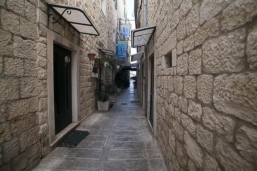Rooms Livia Trogir Eksteriør bilde